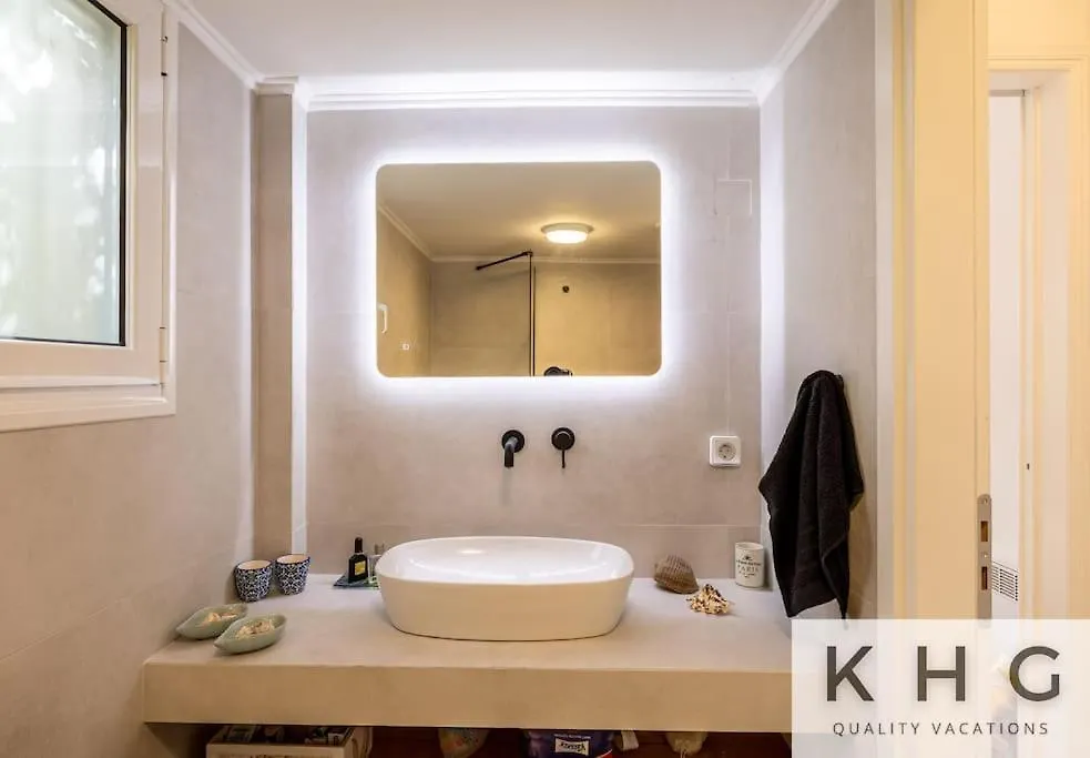 Thea Lassi 2 Bedroom Apartment, Garden Level Argostoli  0*, Argostoli (Kefalonia)