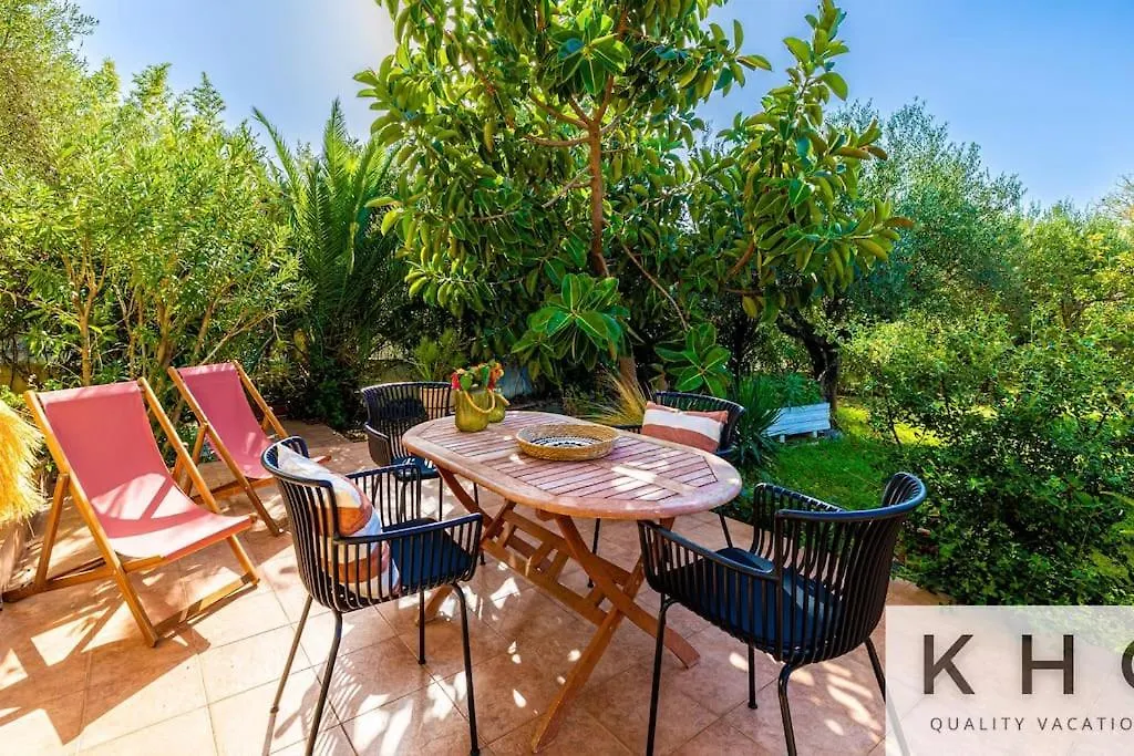 Thea Lassi 2 Bedroom Apartment, Garden Level Argostoli  0*, Argostoli (Kefalonia) Greece
